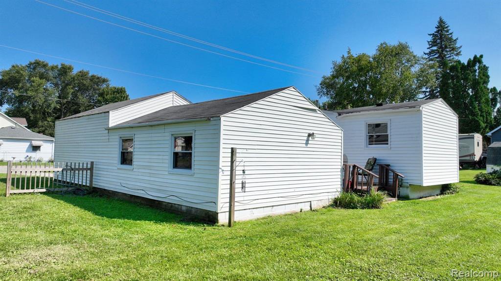 4322 GREENLY Street, Burton, MI 48529 — Photo 7