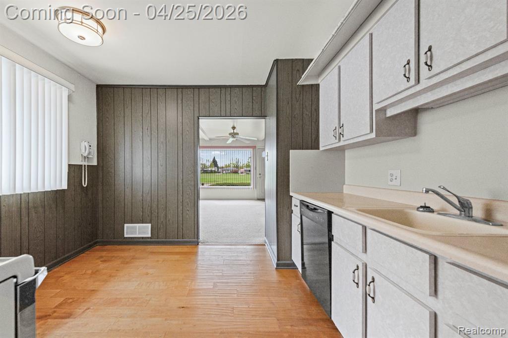 7901 Roosevelt Street, Taylor, MI 48180 — Photo 8