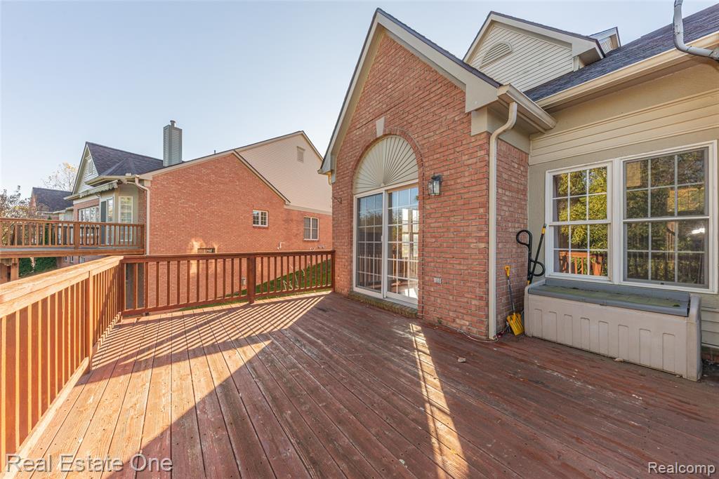 26610 Valhalla Drive, Farmington Hills, MI 48331 — Photo 7