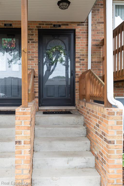 233 PINEWOOD Circle, Plymouth, MI 48170 — Photo 3