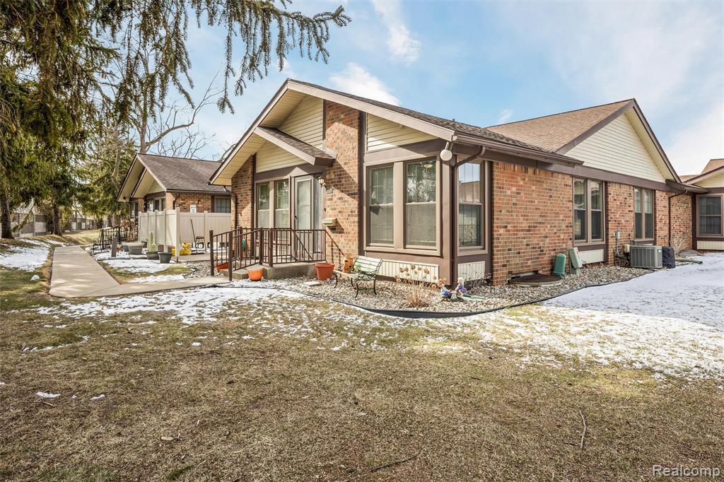 40526 Newport Drive, Plymouth, MI 48170 — Photo 4