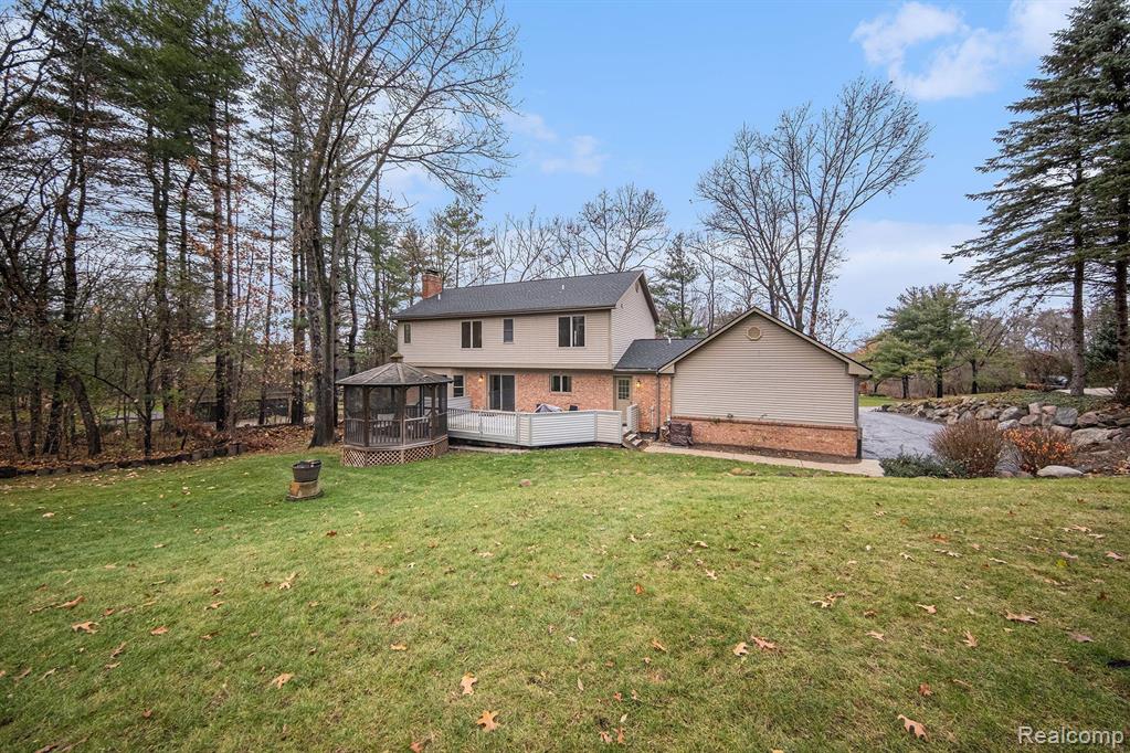 695 HERITAGE Drive, Milford, MI 48381 — Photo 32
