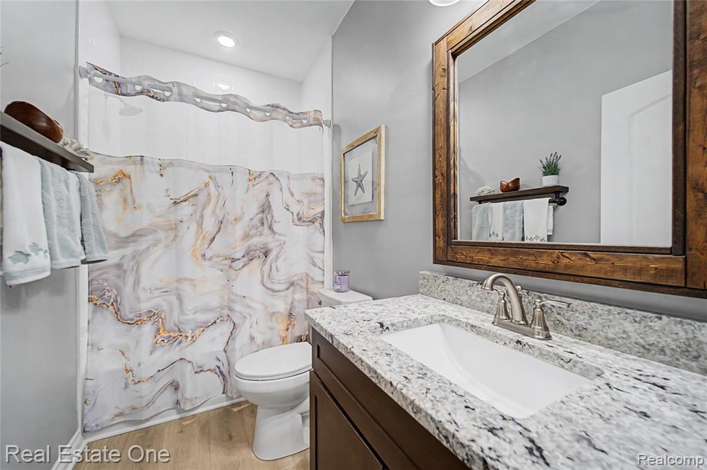 8370 Grist Mill Drive, Fenton, MI 48430 — Photo 25