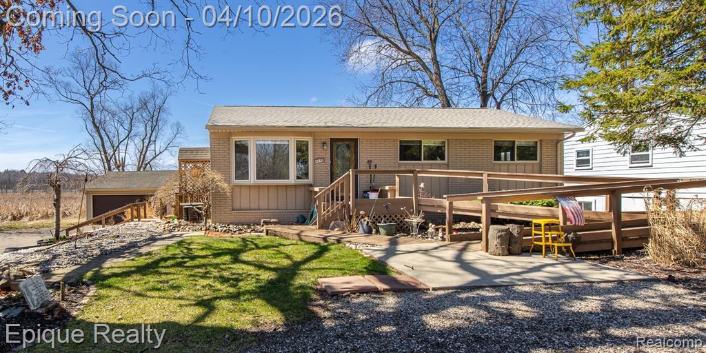 4040 Joslyn Road, Lake Orion, MI — front exterior