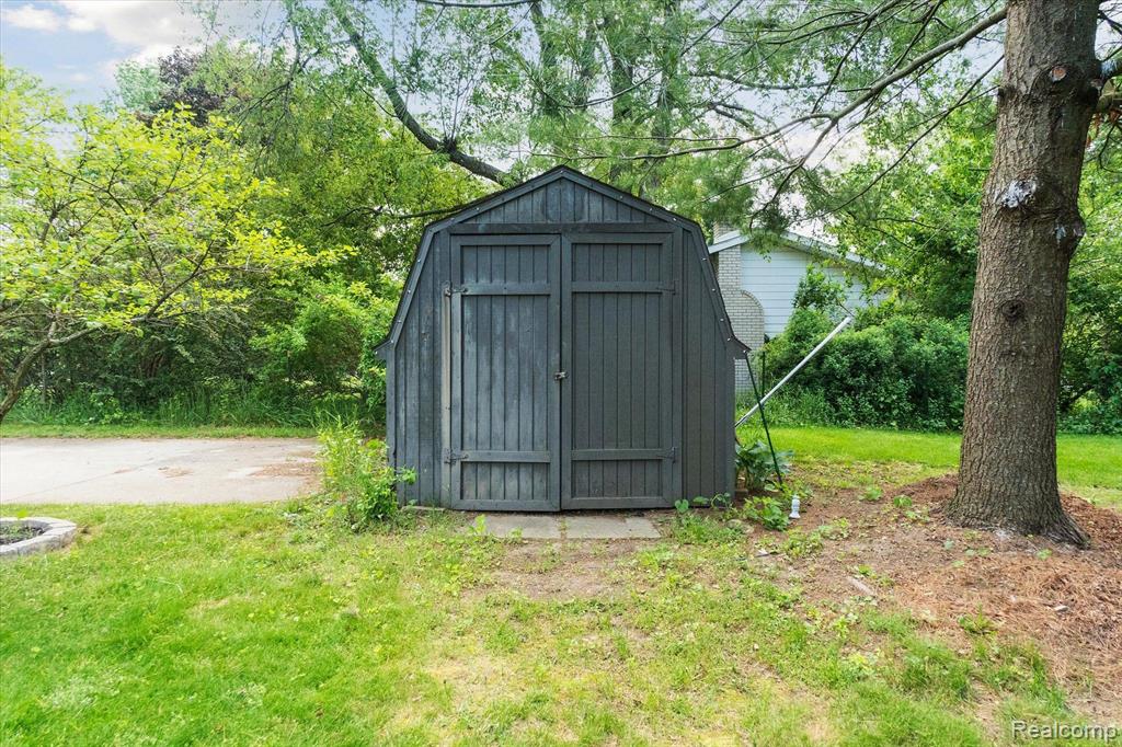 4015 VILLAGE Square, Brighton, MI 48114 — Photo 41