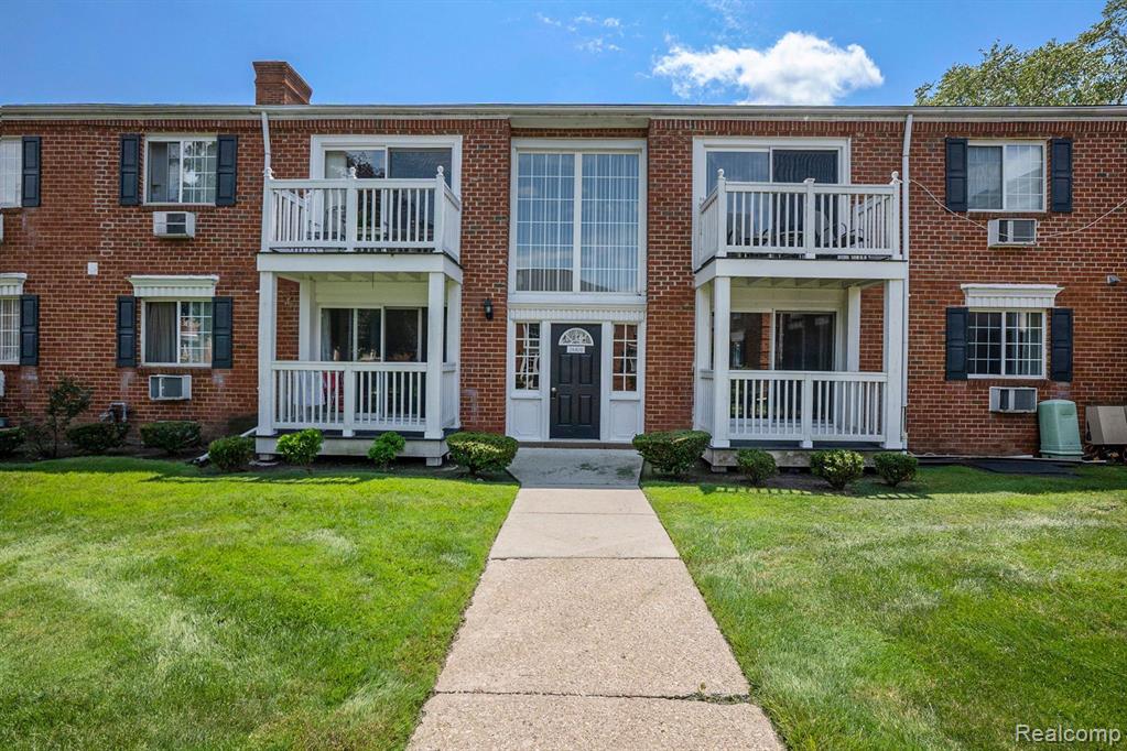 2440 PARMENTER Boulevard, 105, Royal Oak, MI 48073 — Photo 2