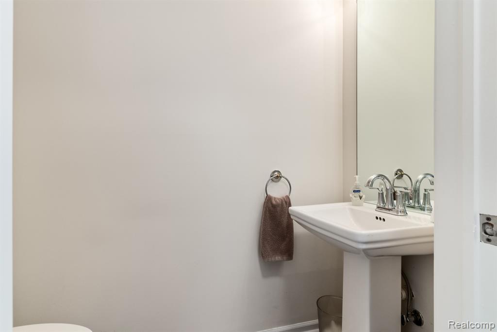 7983 SPRINGWATER Drive, Ypsilanti, MI 48197 — Photo 34
