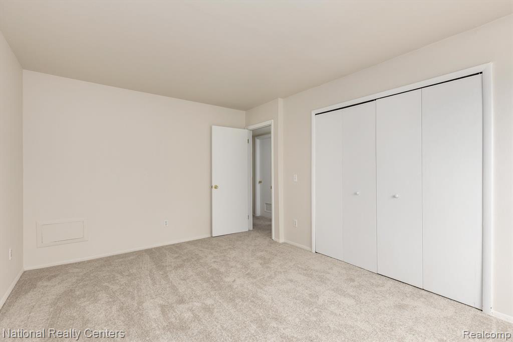 31993 W 12 MILE Road, 211, Farmington Hills, MI 48334 — Photo 15