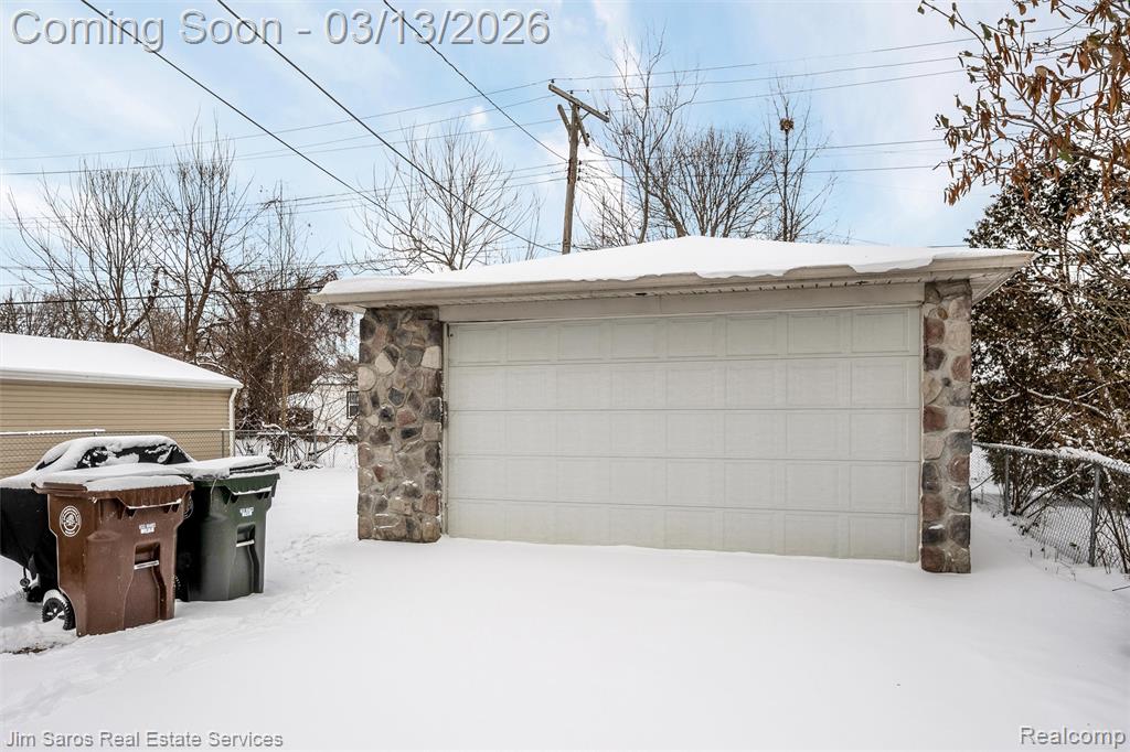 2204 Roslyn Road, Grosse Pointe Woods, MI 48236 — Photo 23