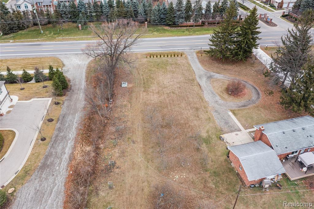 2041 W Maple Road, Commerce Twp, MI 48390