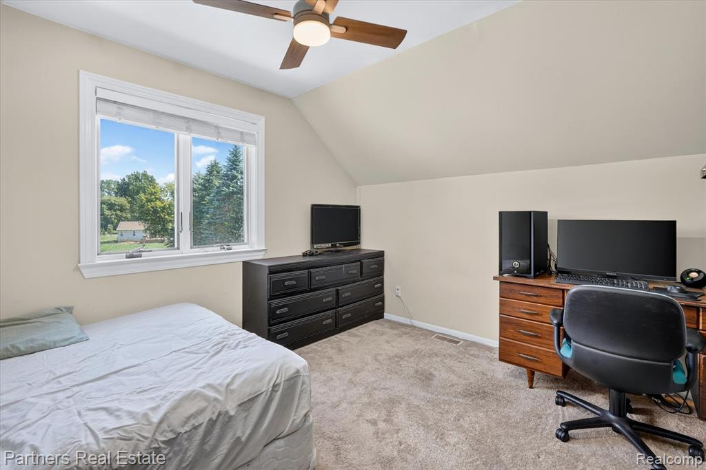 9145 Apple Orchard Drive, Fenton, MI 48430 — Photo 32
