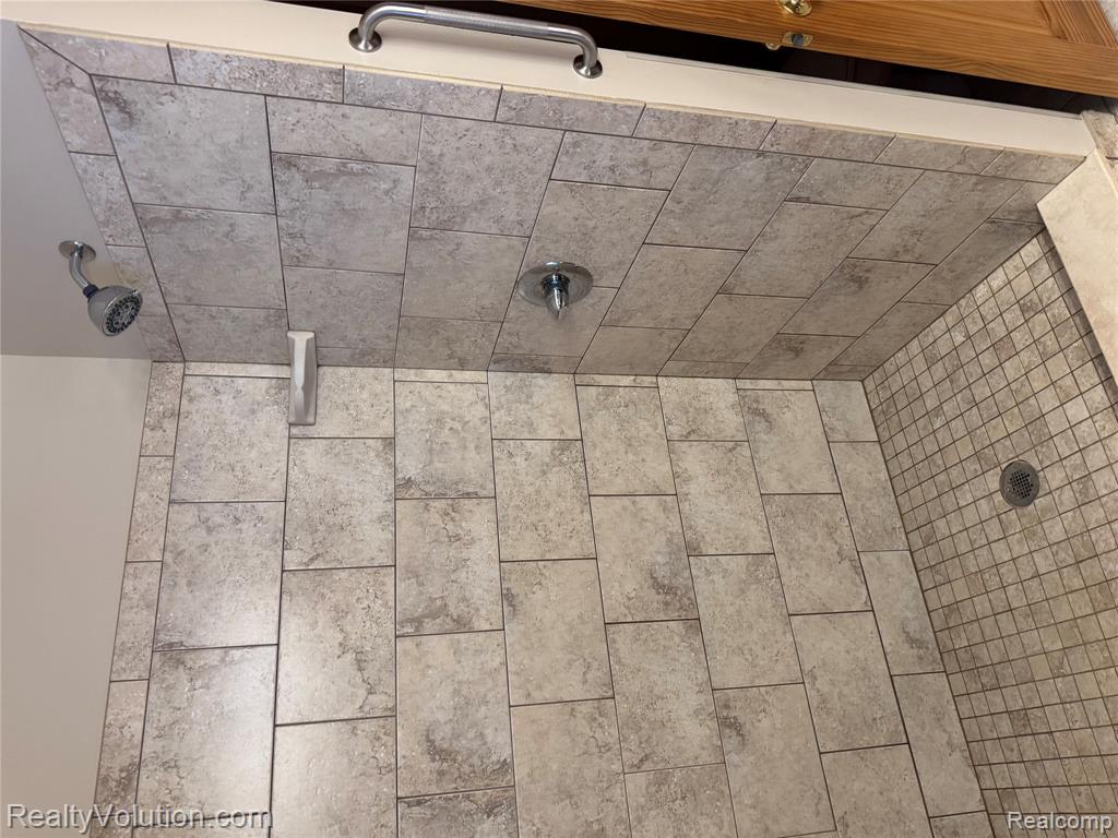 727 W Park Street, Lapeer, MI 48446 — Photo 13