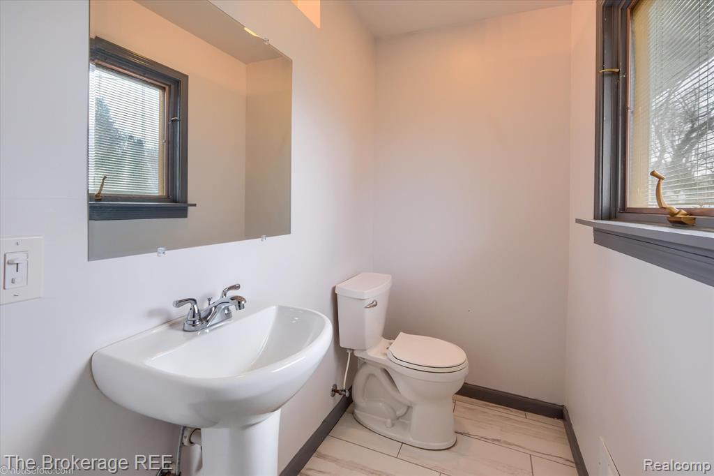 418 Windmill Point Drive, Flushing, MI 48433 — Photo 21
