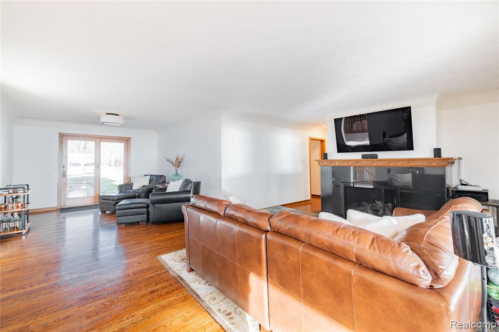 21774 East River Road, Grosse Ile, MI 48138 — Photo 26