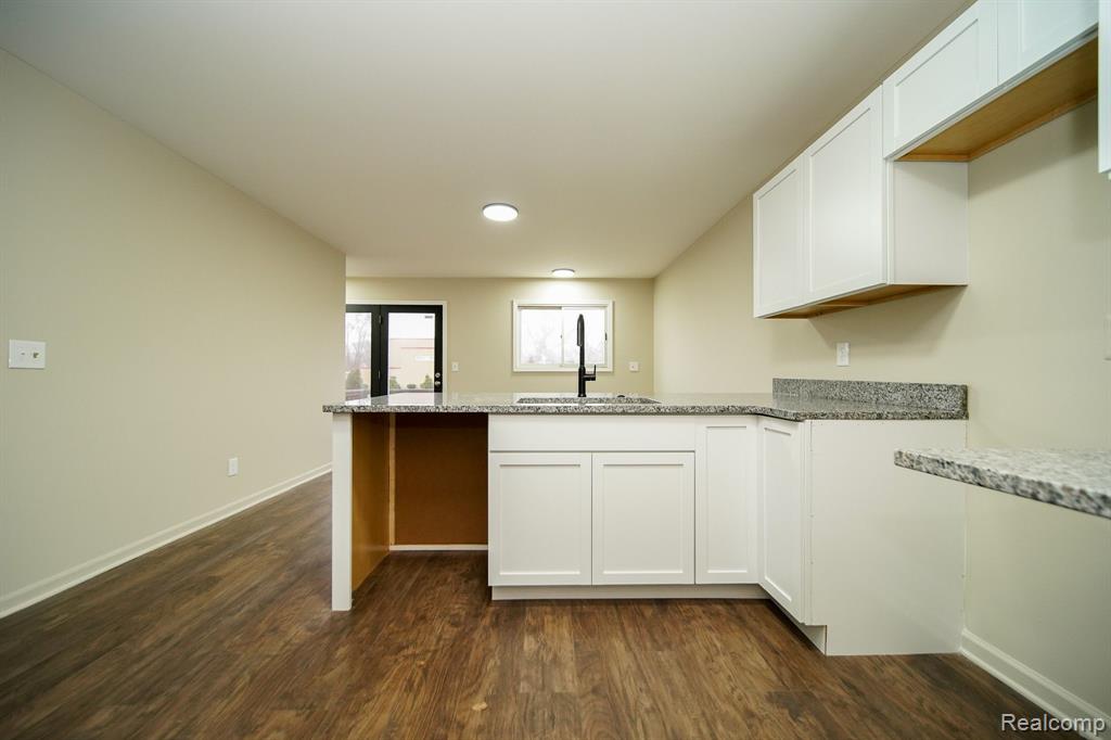 460 OAKGROVE, Clawson, MI — Photo 19
