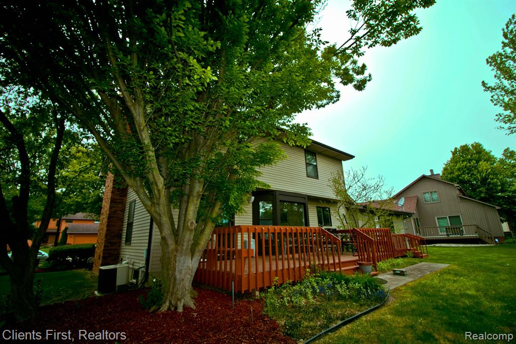 1030 FAIRMOUNT Drive, Ann Arbor, MI 48105 — Photo 3