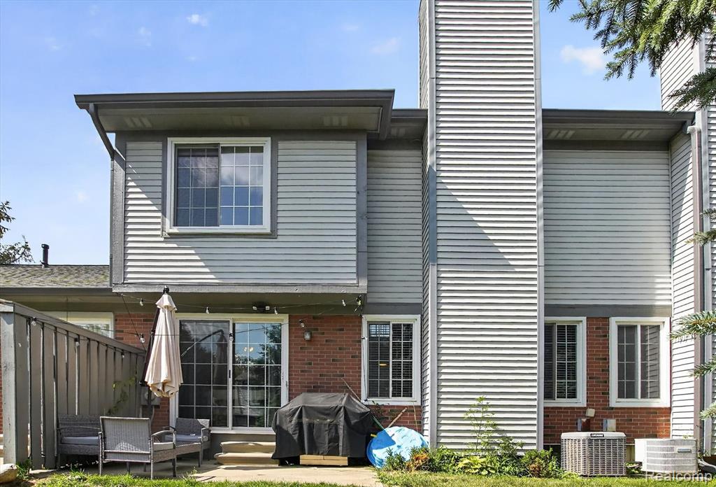 532 Winwood Circle, Walled Lake, MI 48390 — Photo 31