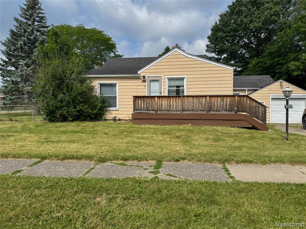 921 Venoy, Garden City, MI — Photo 2