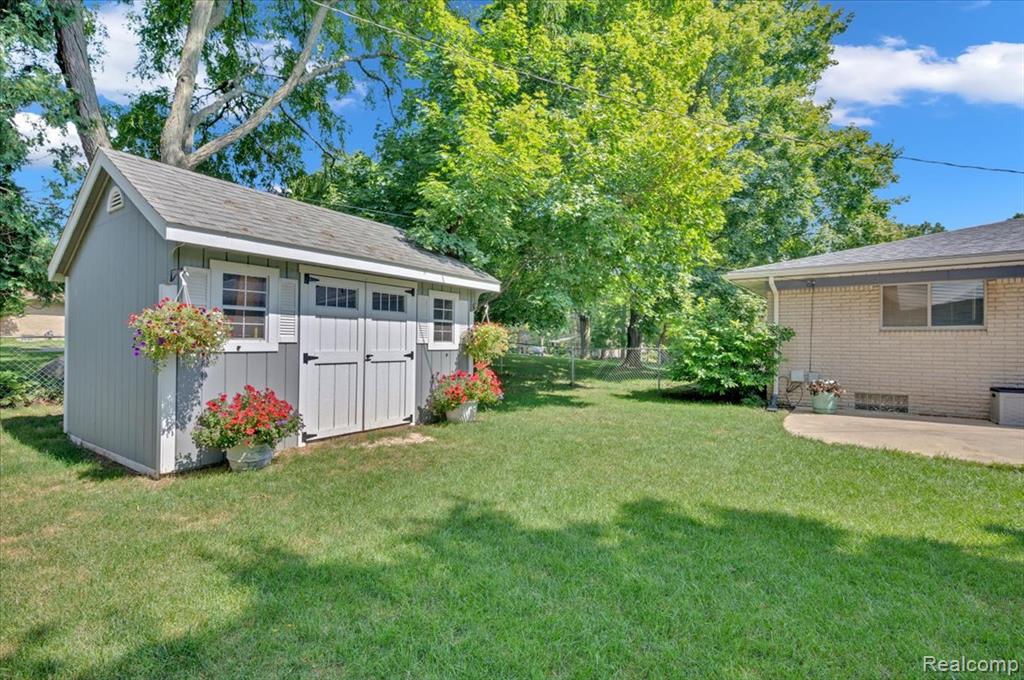 724 Lynndale Drive, Rochester Hills, MI 48309 — Photo 29