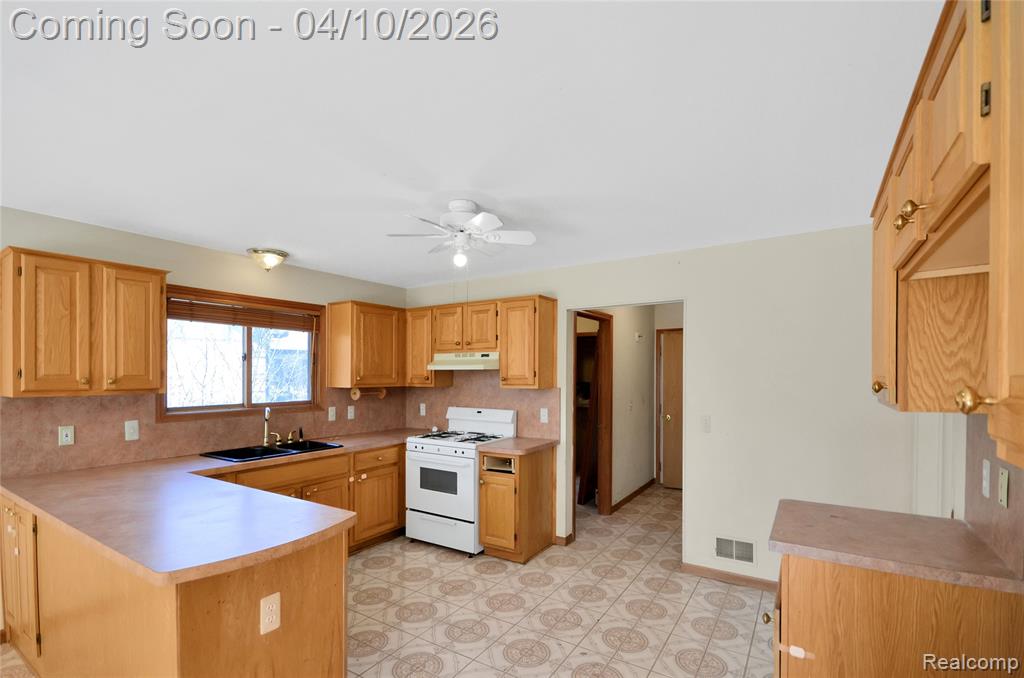 7600 Village Drive, Washington, MI — Photo 14