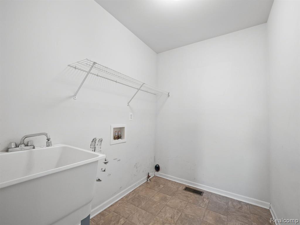 28385 COTTAGE Lane, New Hudson, MI 48165 — Photo 25