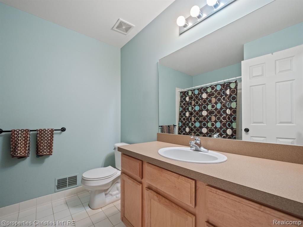 8201 CHESAPEAKE Circle, Walled Lake, MI 48390 — Photo 20
