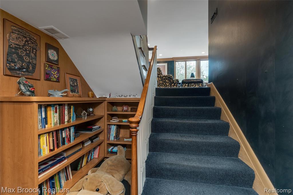 919 W Glengarry Circle, Bloomfield Hills, MI 48301 — Photo 47