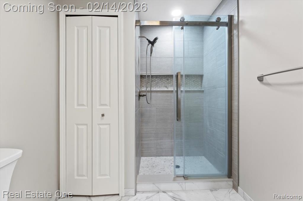 9883 Hawthorne Glen Drive, Grosse Ile, MI 48138 — Photo 16