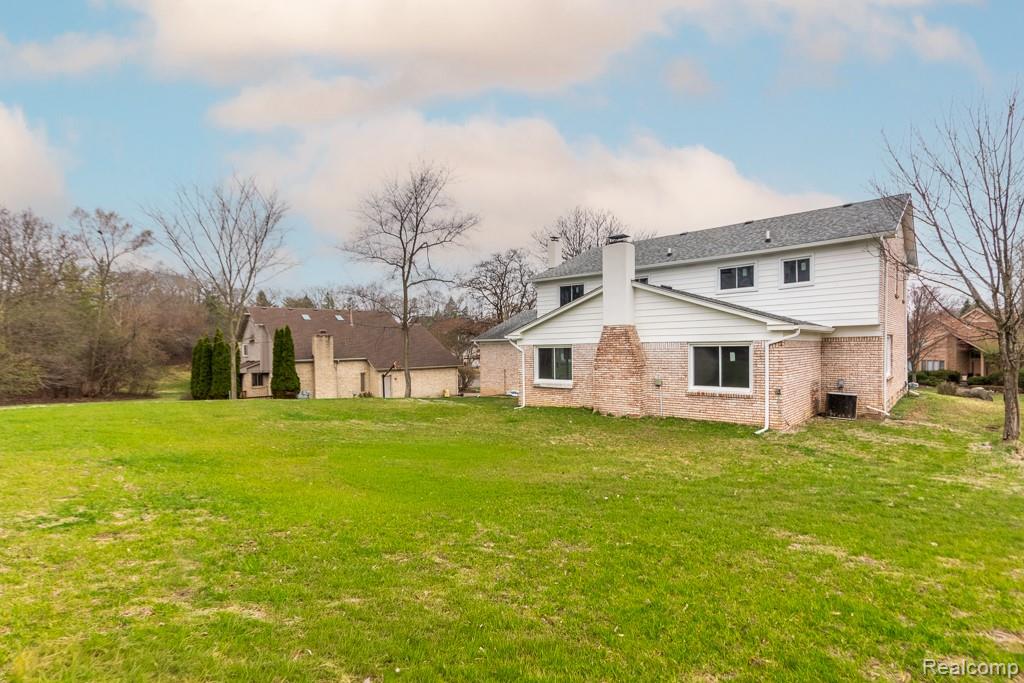 5394 Pond Bluff Drive, West Bloomfield, MI 48323 — Photo 41