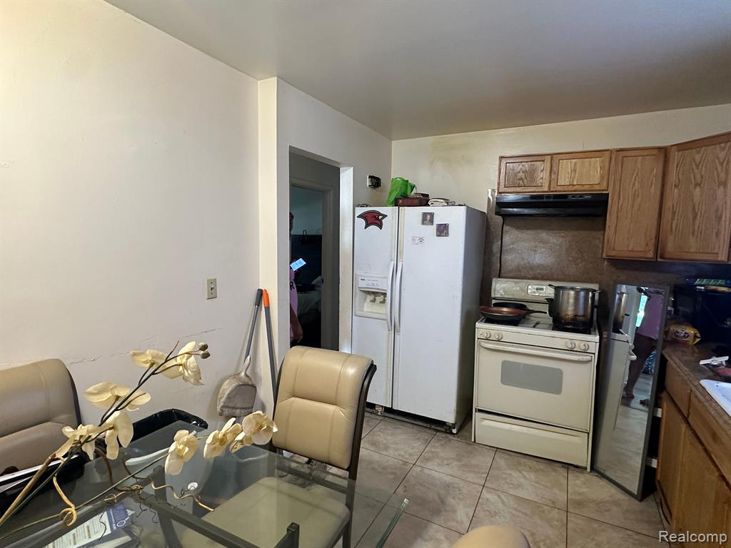 5620 MARLOWE Drive, Flint, MI 48504 — Photo 4