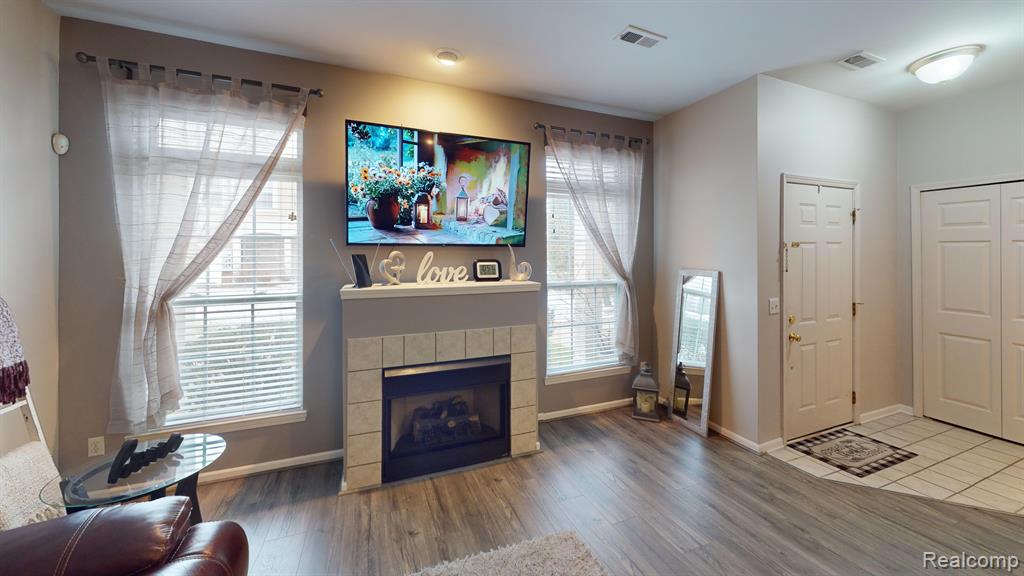8109 ADDINGTON Drive, Commerce Twp, MI 48390 — Photo 10