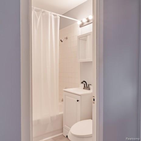 18557 Kenosha Street, Harper Woods, MI 48225 — Photo 19