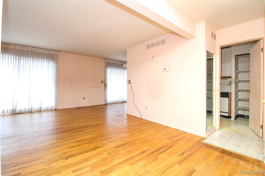 1922 Thornhill Place, Detroit, MI 48207 — Photo 3