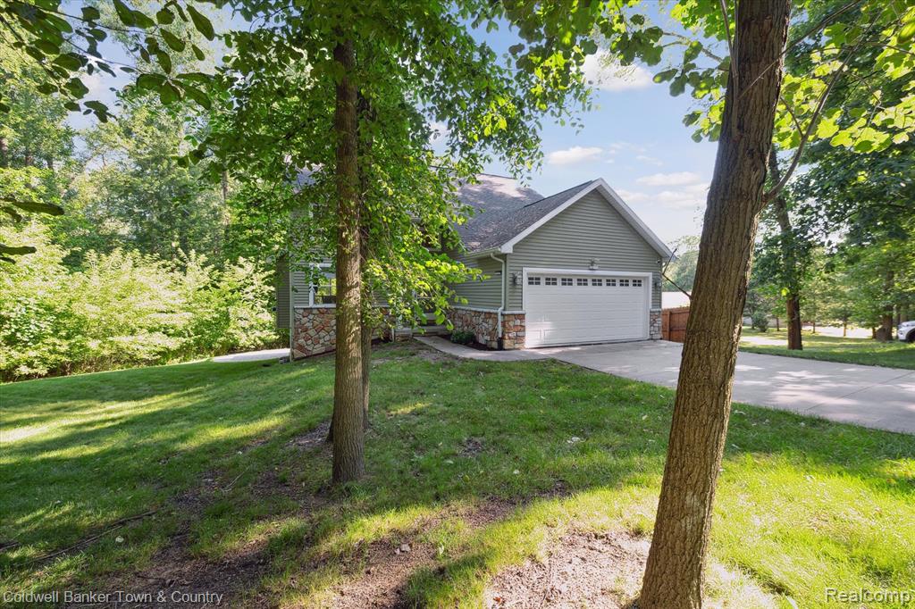4577 Oaklawn Drive, Pinckney, MI 48169 — Photo 2