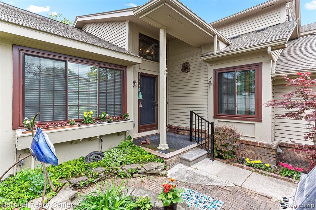7207 Creeks Bend Drive, West Bloomfield, MI — Photo 60
