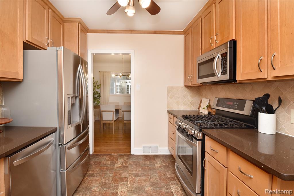 800 Maplegrove Avenue, Royal Oak, MI 48067 — Photo 10