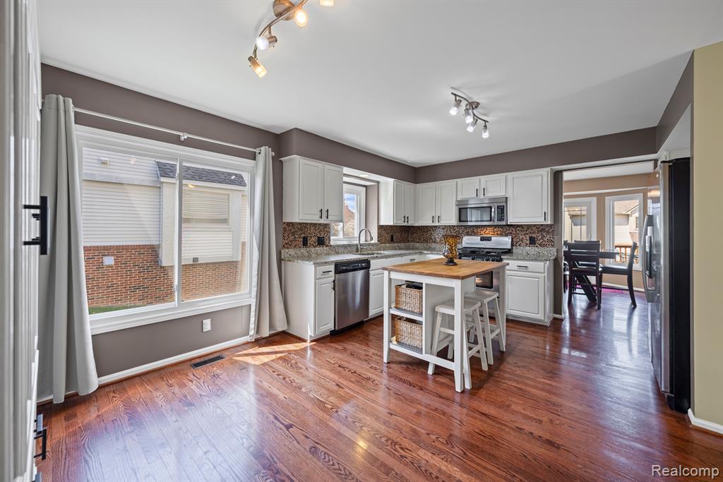 42890 BROOKSTONE Drive, Novi, MI 48377 — Photo 12