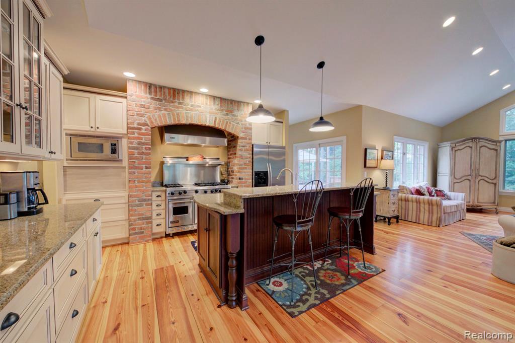 5718 EVERGREEN, Howell, MI 48855 — Photo 17