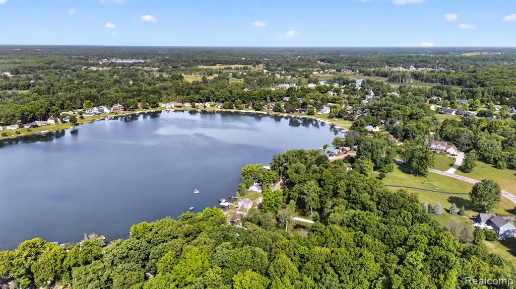 1717 Triangle Lake Road, Howell, MI 48843 — Photo 27