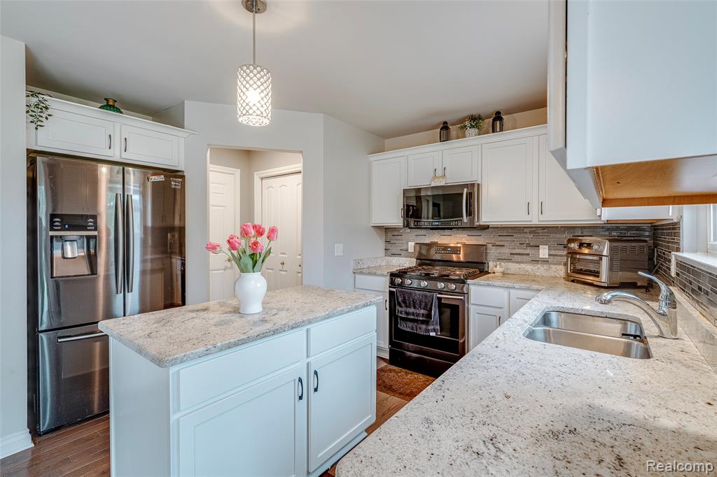6871 Chandler Drive, Belleville, MI 48111 — Photo 9
