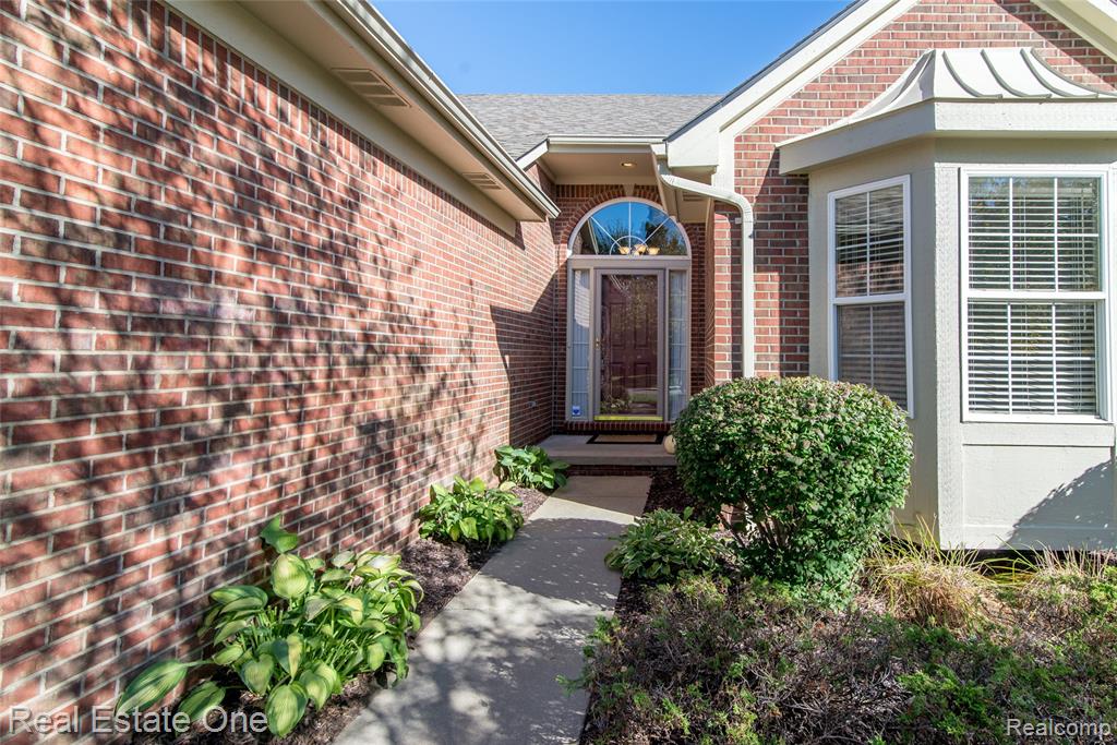 568 Woodhaven Drive, Walled Lake, MI 48390 — Photo 3