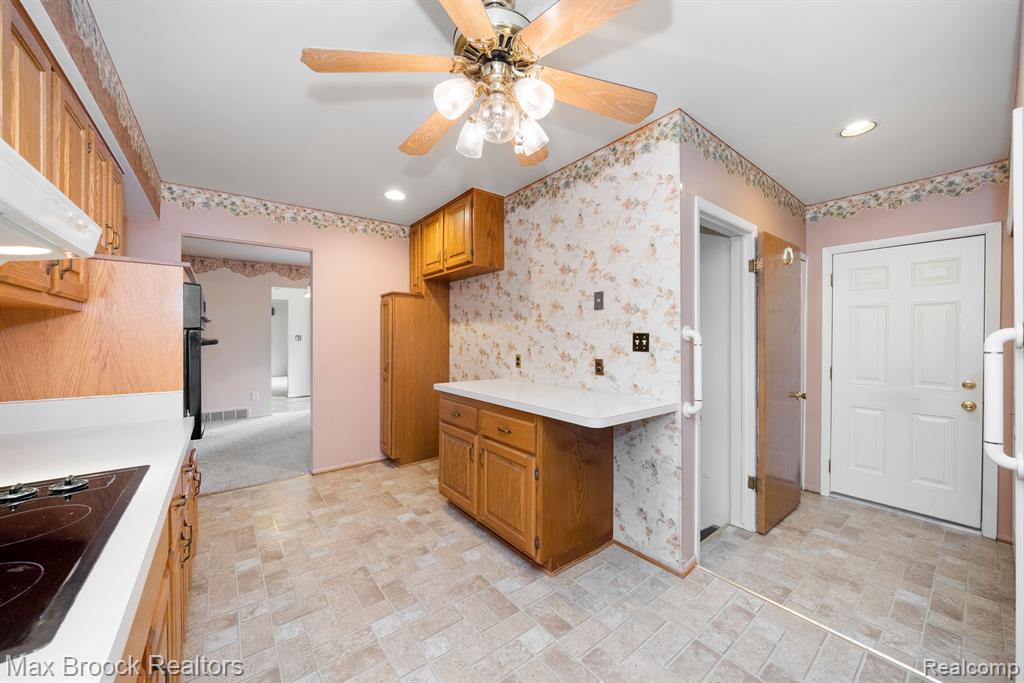 4025 Auburn Drive, Royal Oak, MI 48073 — Photo 11