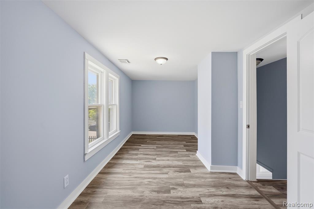 635 Lounsbury Avenue, Pontiac, MI 48340 — Photo 16