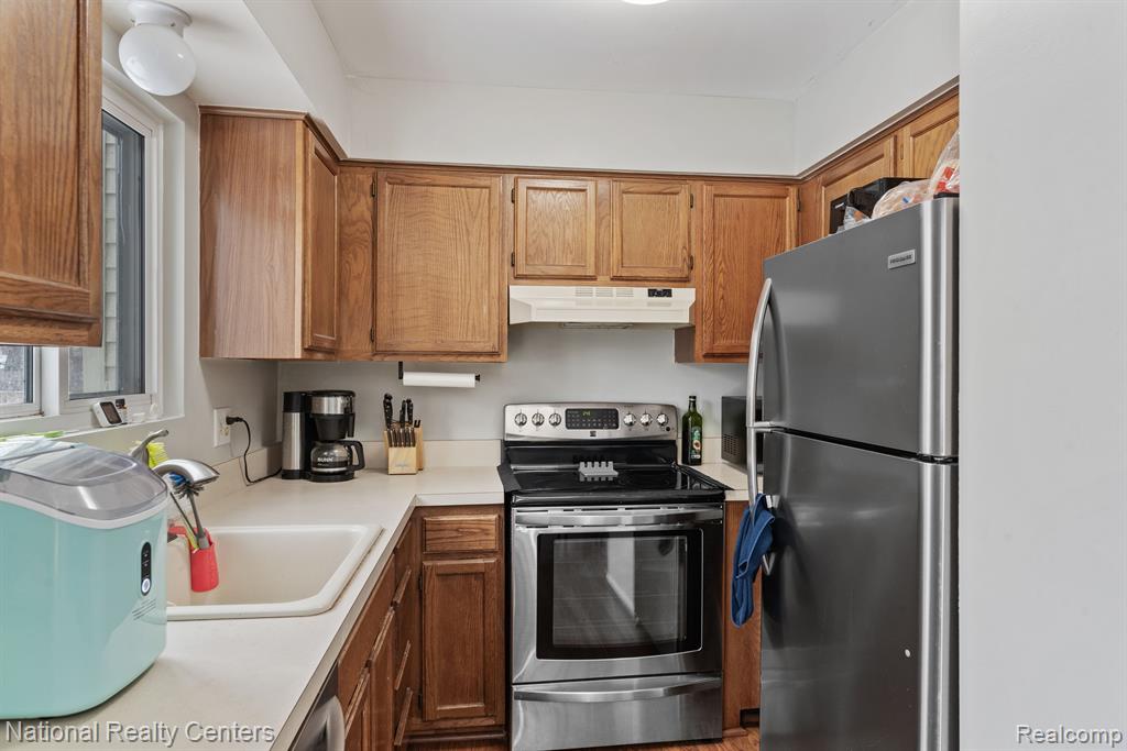 2590 AVERY Court, Wolverine Lake, MI 48390 — Photo 10