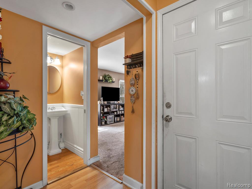 4872 LORE Drive, Waterford, MI 48329 — Photo 15