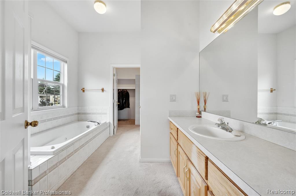 770 Lakes Edge Drive, Oxford, MI 48371 — Photo 16