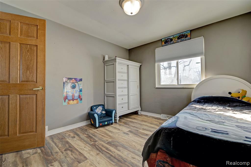 4380 Baza, Leonard, MI 48367 — Photo 21