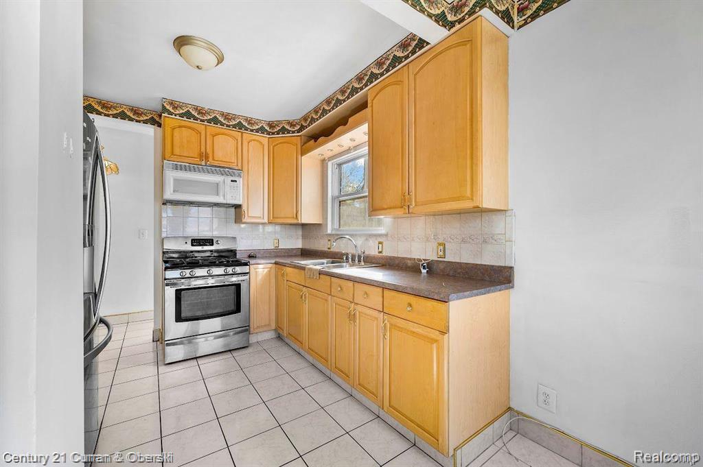 4255 LAPHAM Street, Dearborn, MI 48126 — Photo 15