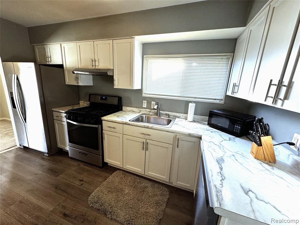 841 E Hudson Avenue, Madison Heights, MI 48071 — Photo 4