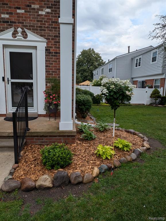 24600 Olde Orchard Street, Novi, MI — Photo 2